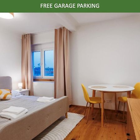 1 Bedroom Apartment With Terrace And Free Parking Near Metro Praga Esterno foto